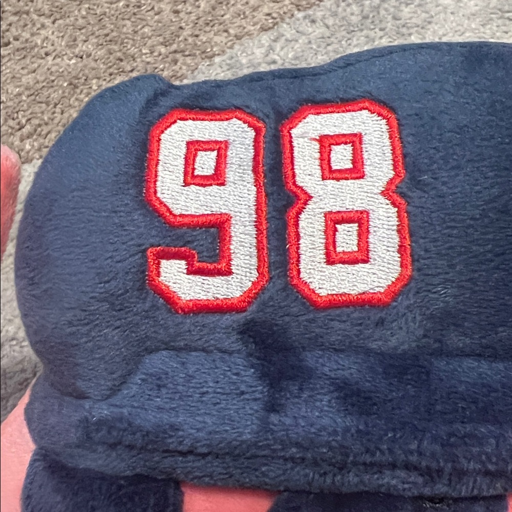 Vineyard Vines stuffed plush whale, hockey NWOT! - Picture 4 of 5